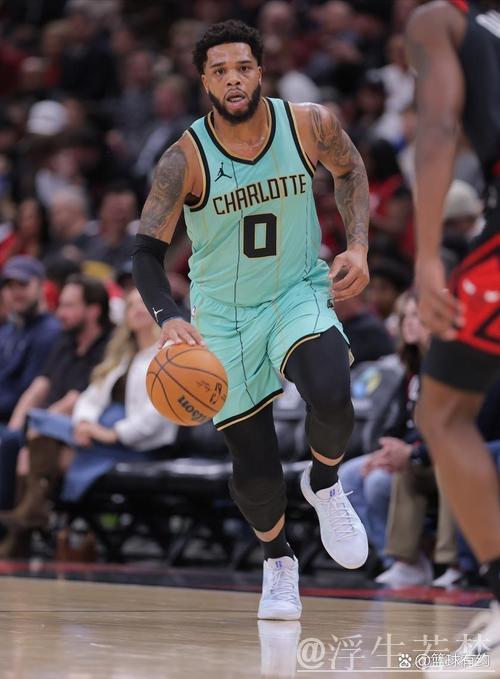 布里奇斯26分10篮板乔治贡献20分,黄蜂终结爵士六连败 布里奇斯26分10篮板乔治贡献20分,黄蜂终结爵士六连败